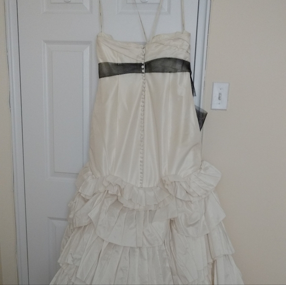 Vera Wang White collection wedding dress size 16 - Picture 3 of 5